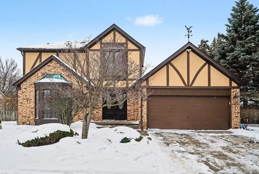 16246 Woodstream DR, Clinton Charter Township, MI 48038 - Image #3