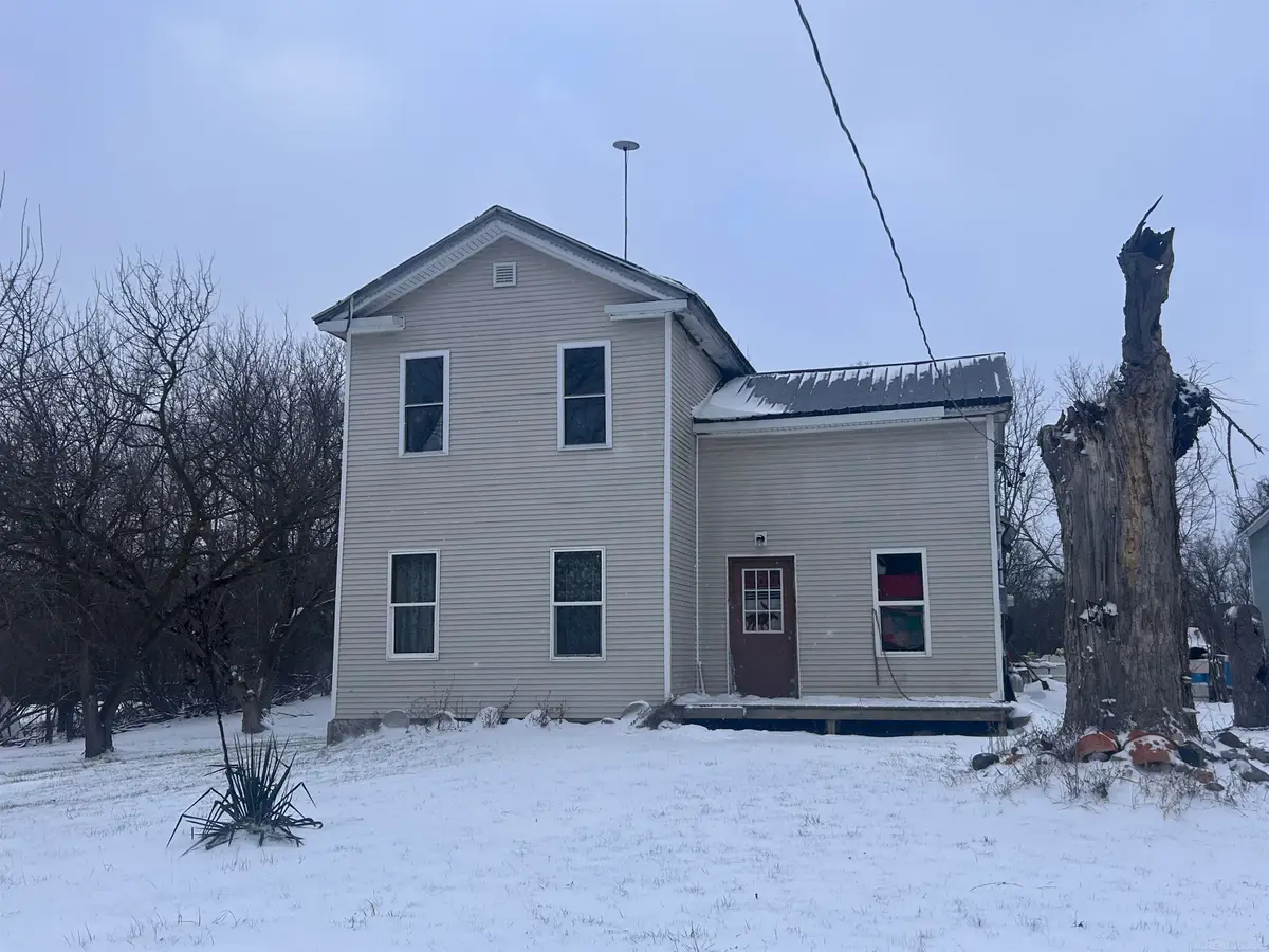 1220 E Bridge ST, Lyons, MI 48851 - #1
