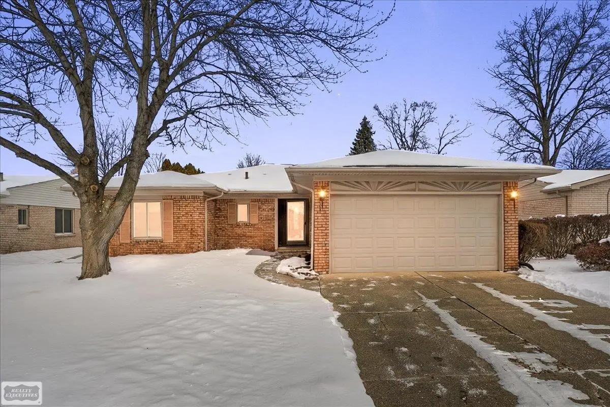 15781 Lorway ST, Clinton, MI 48038 - #1