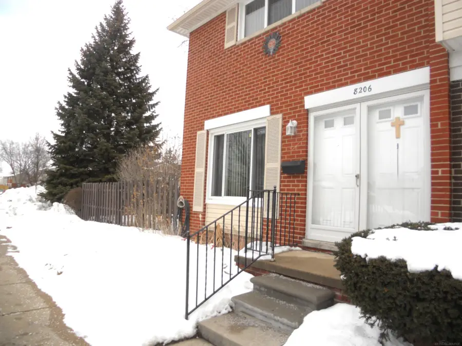 8206 FARNUM AVE, Warren, MI 48093 - Image #2