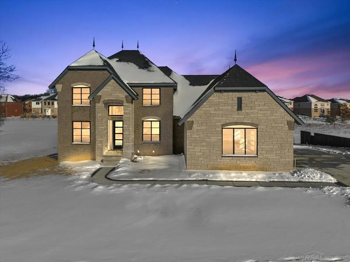 42528 Saddle LN, Sterling Heights, MI 48314 - #1