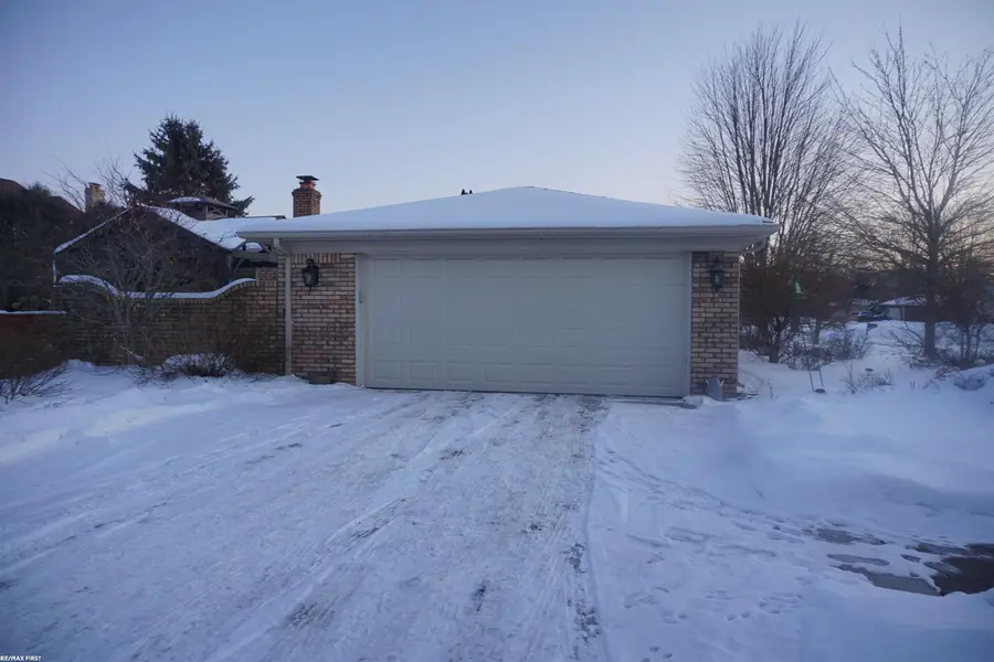 40298 Sandy DR, Clinton Charter Township, MI 48038 - Image #3