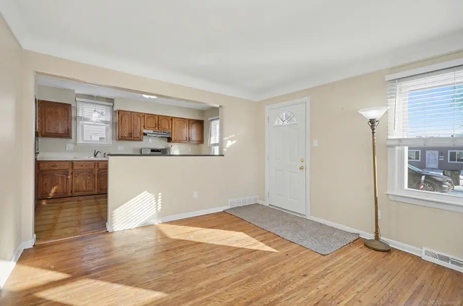 28925 Rosebriar ST, Saint Clair Shores, MI 48081 - Image #3