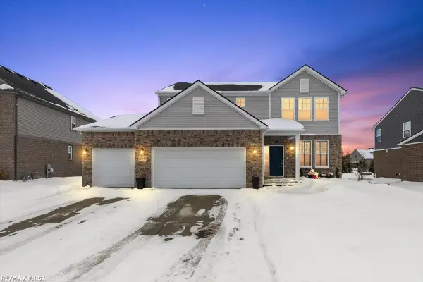 55543 Hogan DR, Macomb, MI 48042