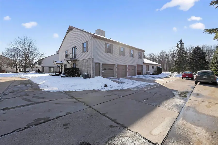 35132 N Bay CIR, Harrison Township, MI 48045 - Image #3