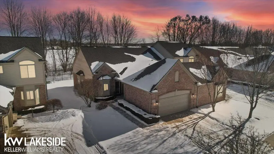 40757 Saint Louis DR, Clinton Charter Township, MI 48038 - Image #2