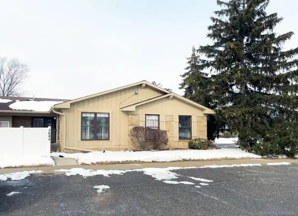 2684 Roundtree DR, Troy, MI 48083