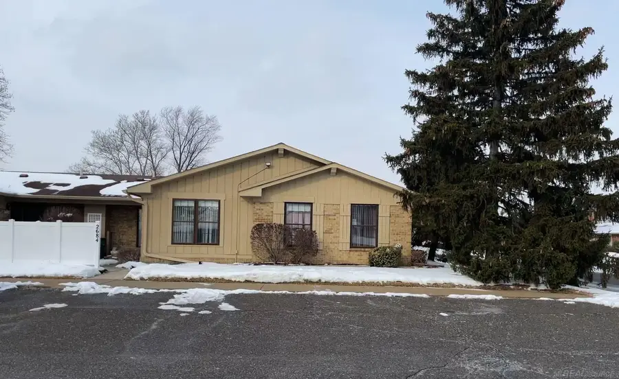 2684 Roundtree DR, Troy, MI 48083 - Image #2