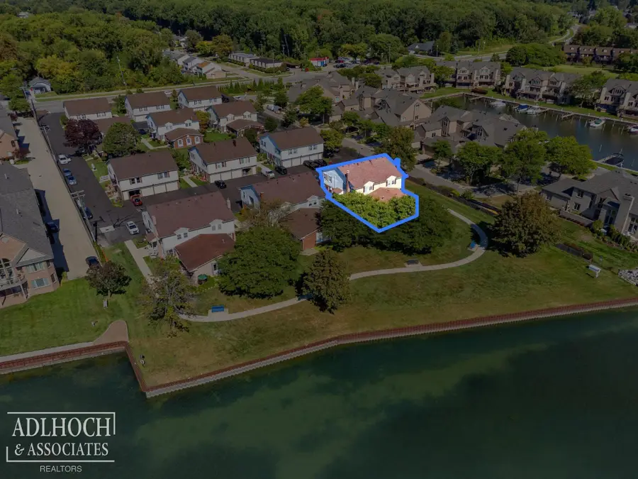 34764 E Lake DR, Harrison Township, MI 48045 - Image #2