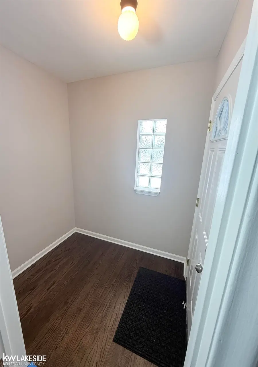 20905 11 Mile RD, Saint Clair Shores, MI 48081 - Image #3