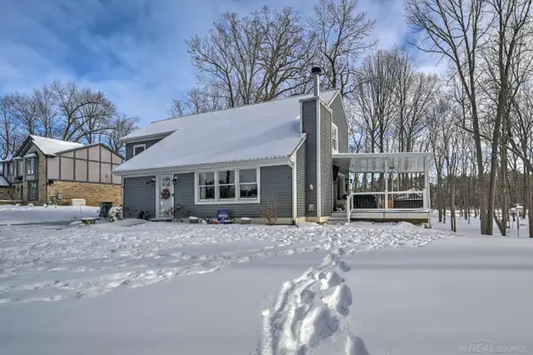 65 Woodside LN, Oakland, MI 48360