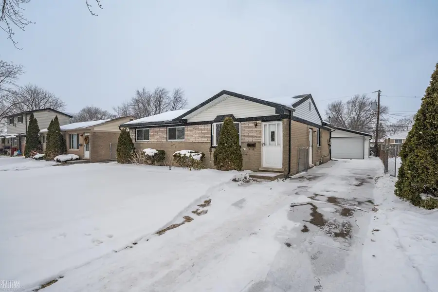 19259 Colman ST, Clinton Township, MI 48035 - #2