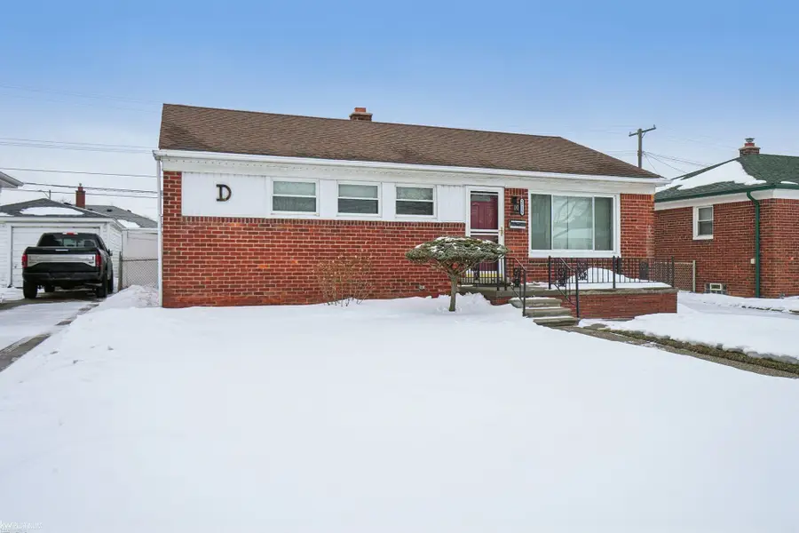 25135 Normandy ST, Roseville, MI 48066 - #2