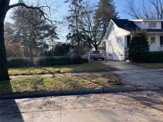 8442 Central ST, Center Line, MI 48015 - #2