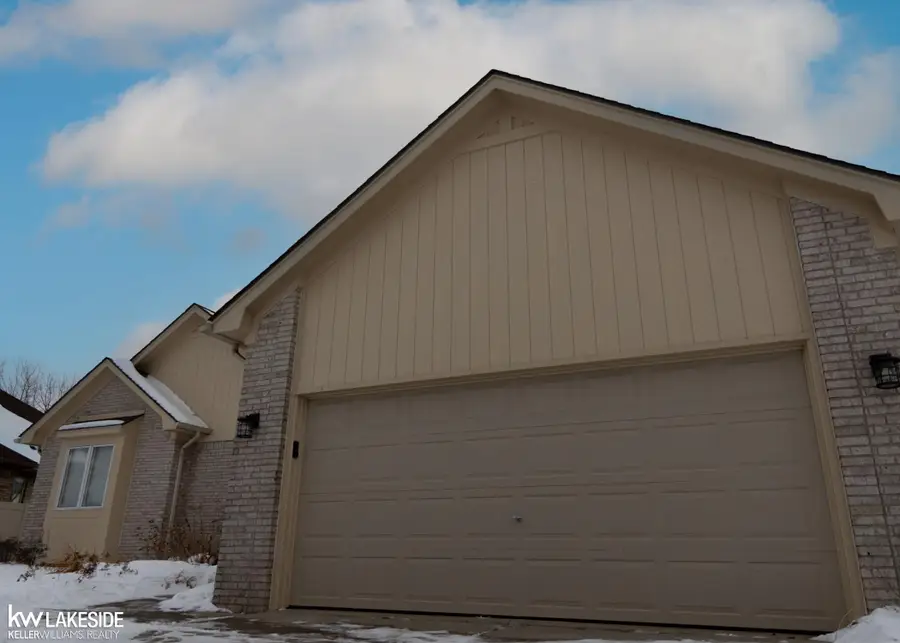 28508 Wales DR, Chesterfield, MI 48047 - #2