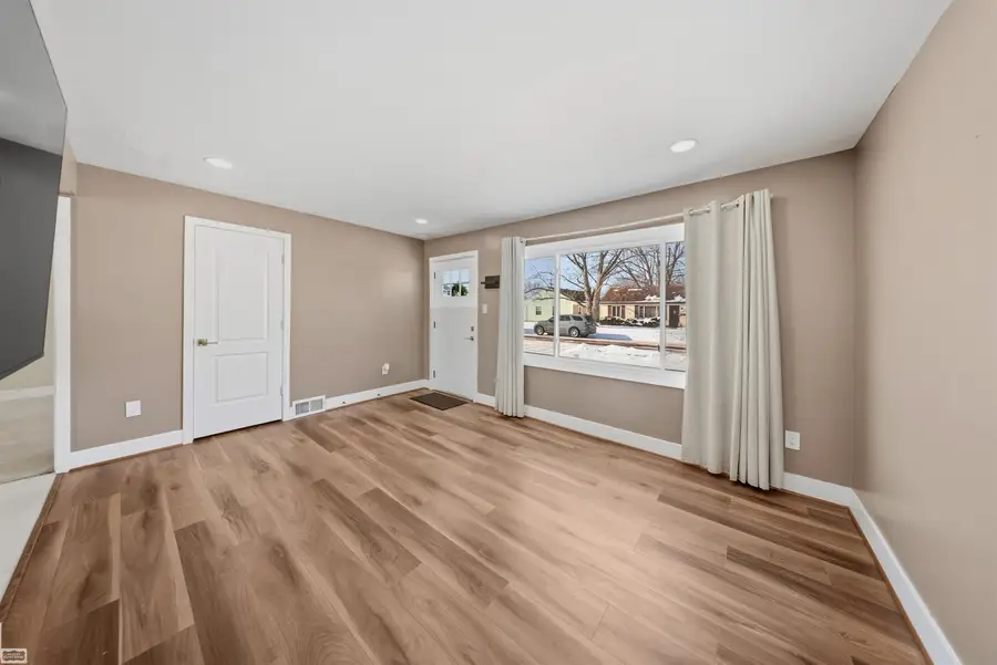 26710 Lehner ST, Roseville, MI 48066 - #3