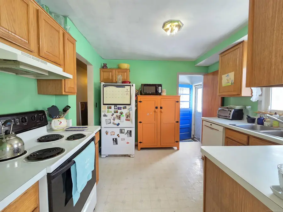 21769 Hancock ST, Farmington Hills, MI 48336 - #3