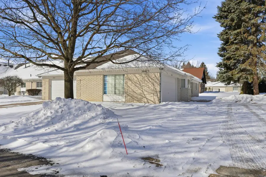 38673 Birch Meadow DR, Clinton Charter Township, MI 48036 - #2