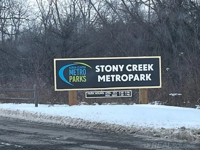 55302 Boardwalk, Utica, MI 48316 - #3