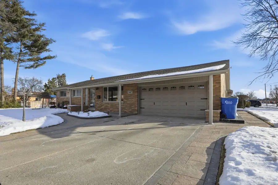 31467 Wellston DR, Warren, MI 48093 - #2