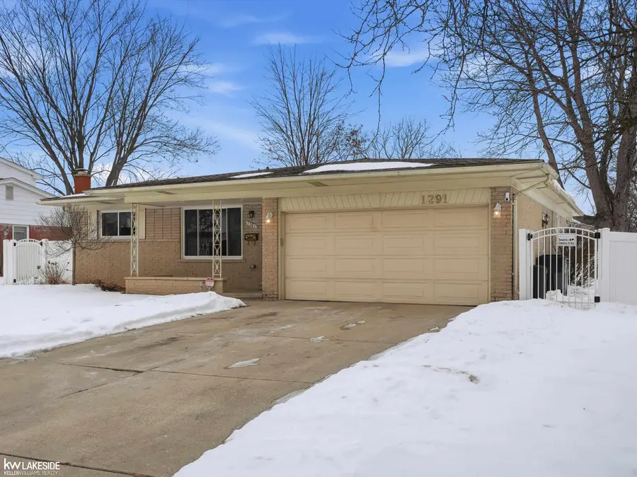 1291 Ashley DR, Troy, MI 48085 - #3