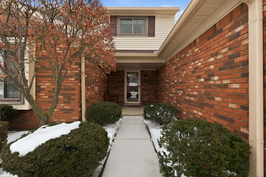 42474 Cannon DR, Sterling Heights, MI 48313 - #2