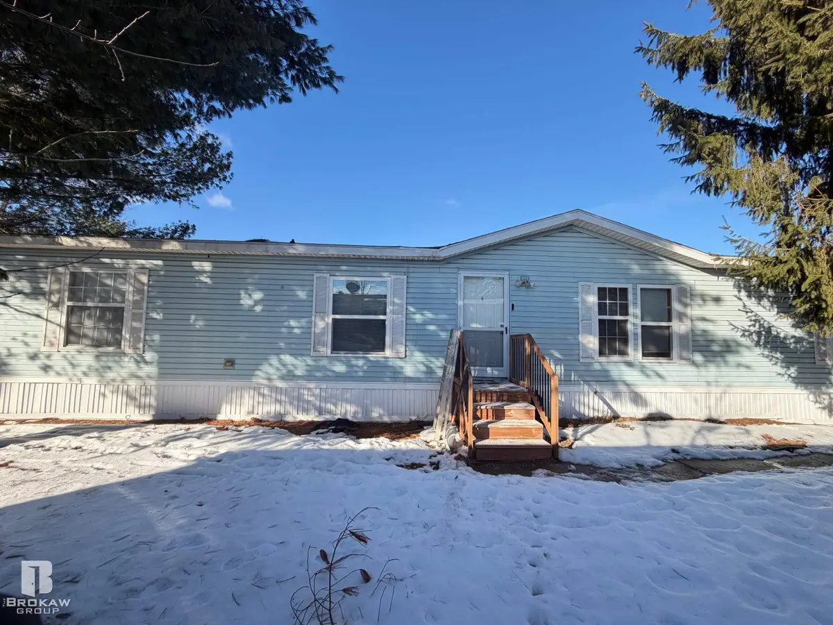 329 Hidden Pine RD, Flint, MI 48506 - #1