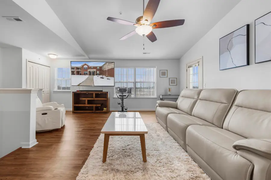 51876 E Pointe LN, Chesterfield Township, MI 48051 - #3