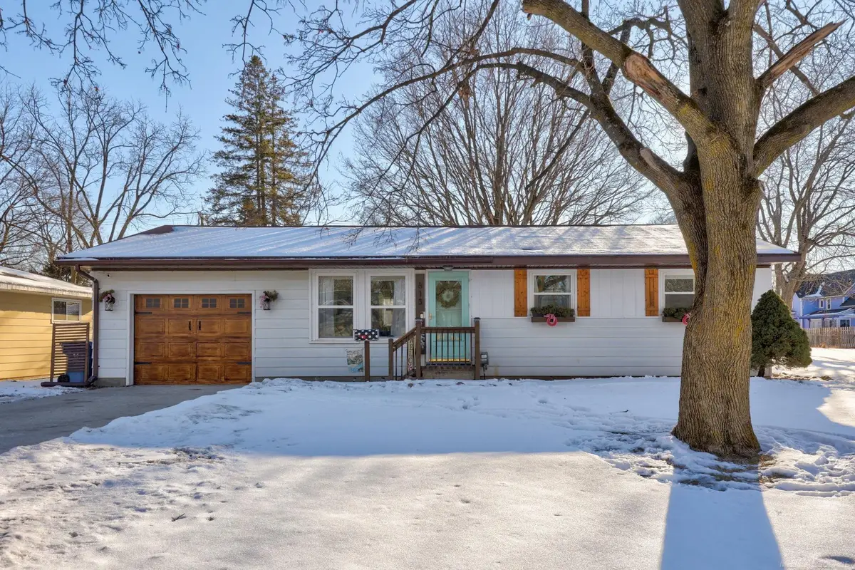 813 W Oak ST, Vassar, MI 48768 - #1