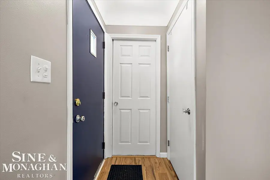 31736 Tanglewood RD, Grosse Pointe Woods, MI 48236 - #3