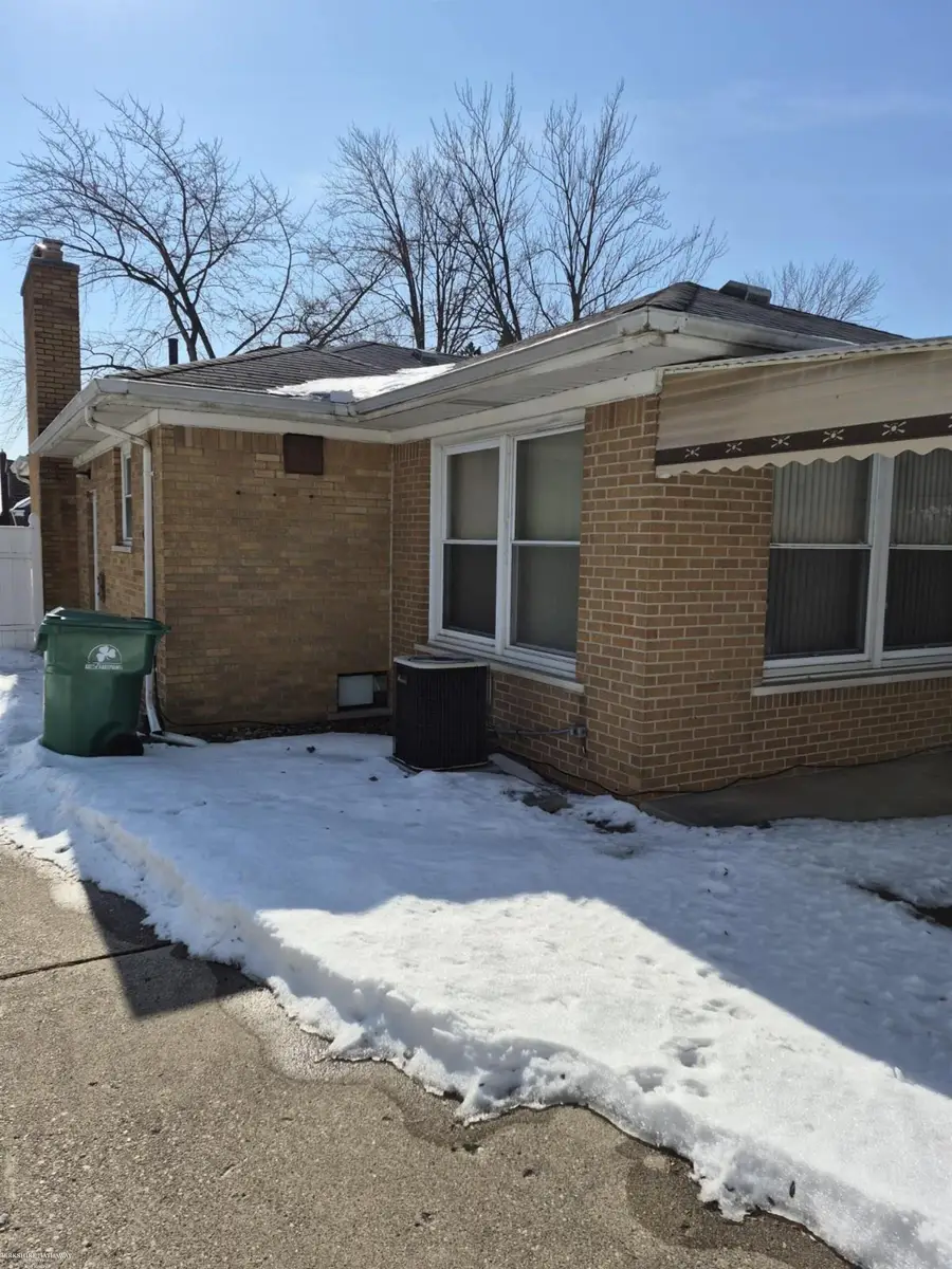 17619 Sprenger AVE, Eastpointe, MI 48021 - #2