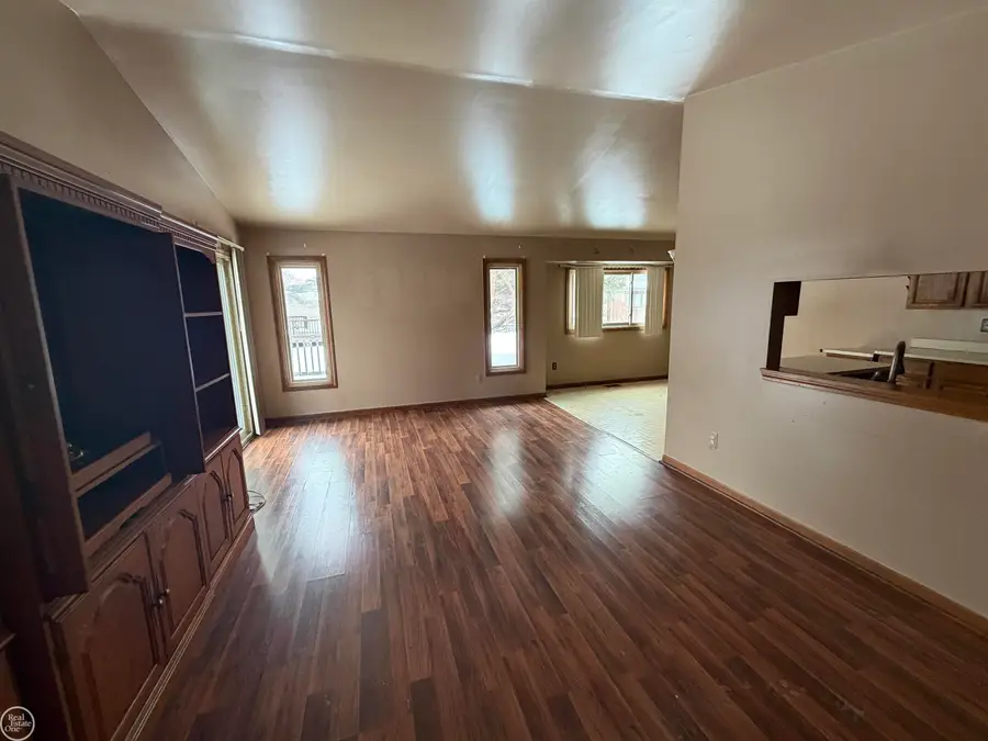 41190 Victoria DR, Clinton, MI 48038 - #3