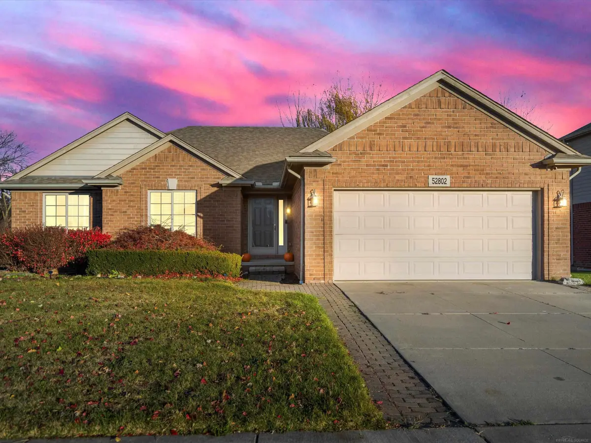 52802 Delena DR, Macomb, MI 48042 - #1