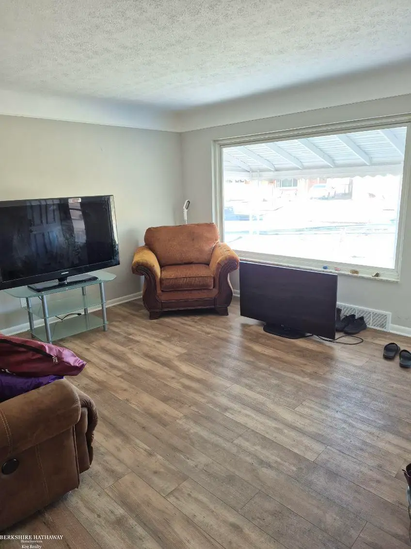 24895 Beck AVE, Eastpointe, MI 48021 - #2