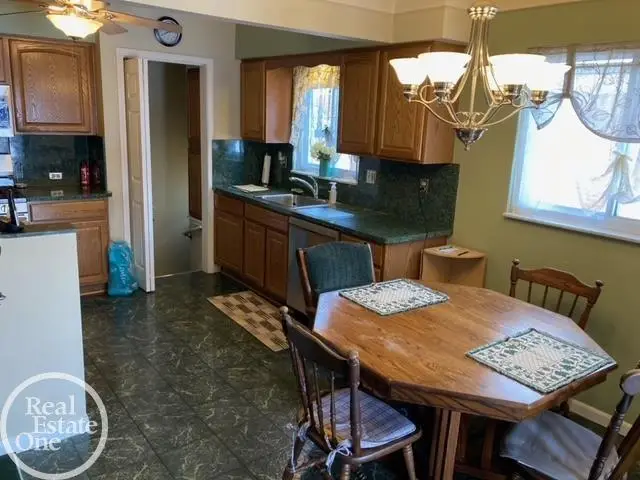 23051 Saxony ST, Eastpointe, MI 48021 - #3