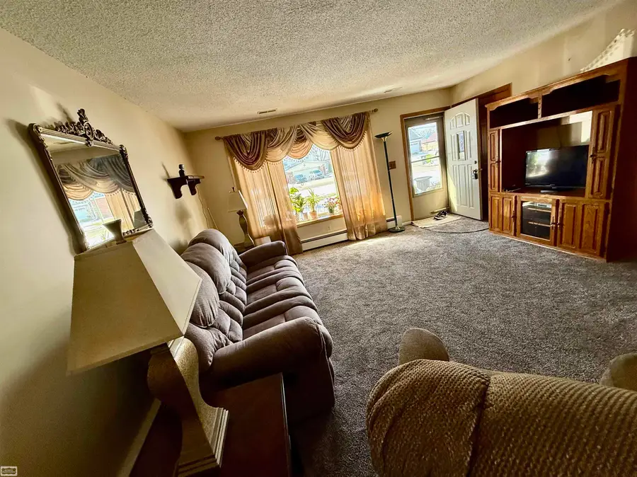 41164 Belvidere ST, Harrison, MI 48045 - #3