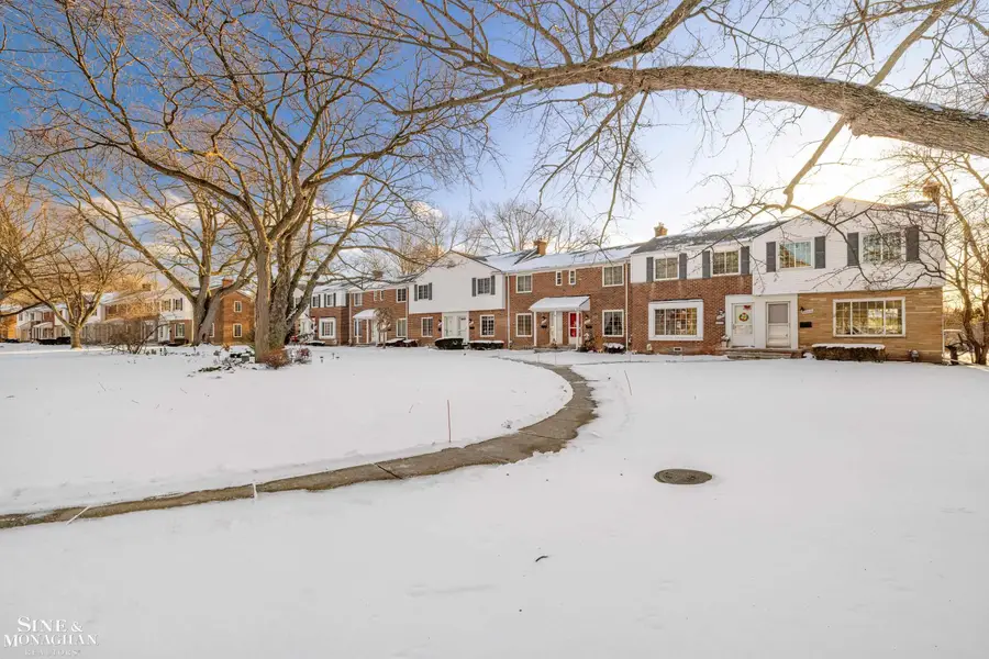 22849 Lakeshore DR, Saint Clair Shores, MI 48080 - #2