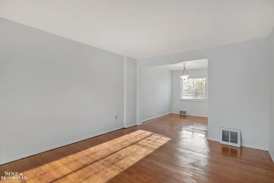 22849 Lakeshore DR, Saint Clair Shores, MI 48080 - #3