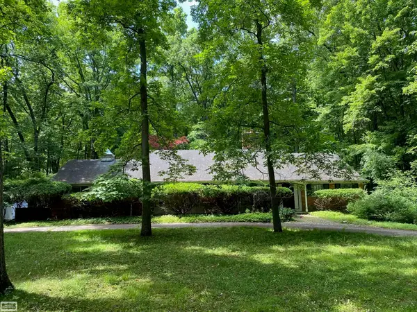 5100 Deep Wood RD, BloomfieldHills, MI 48302