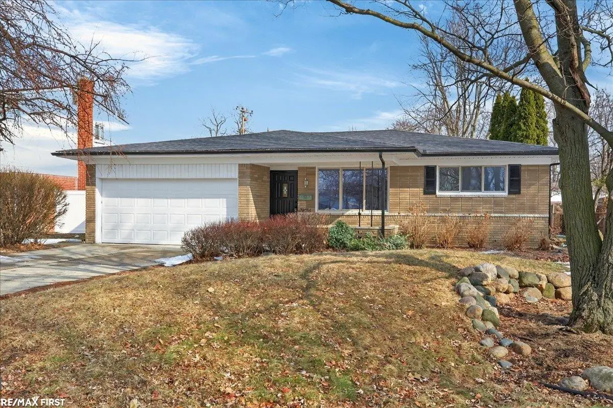 32154 Gainsborough DR, Warren, MI 48088 - #1