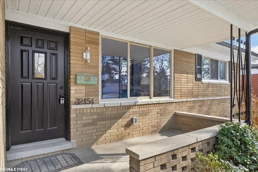 32154 Gainsborough DR, Warren, MI 48088 - #3