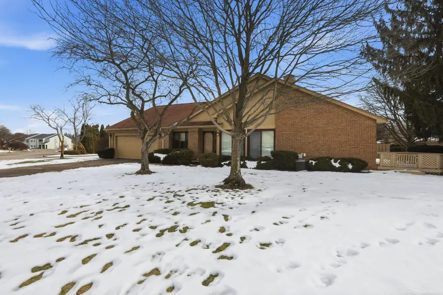 521 Tennyson DR, Rochester Hills, MI 48307 - #3
