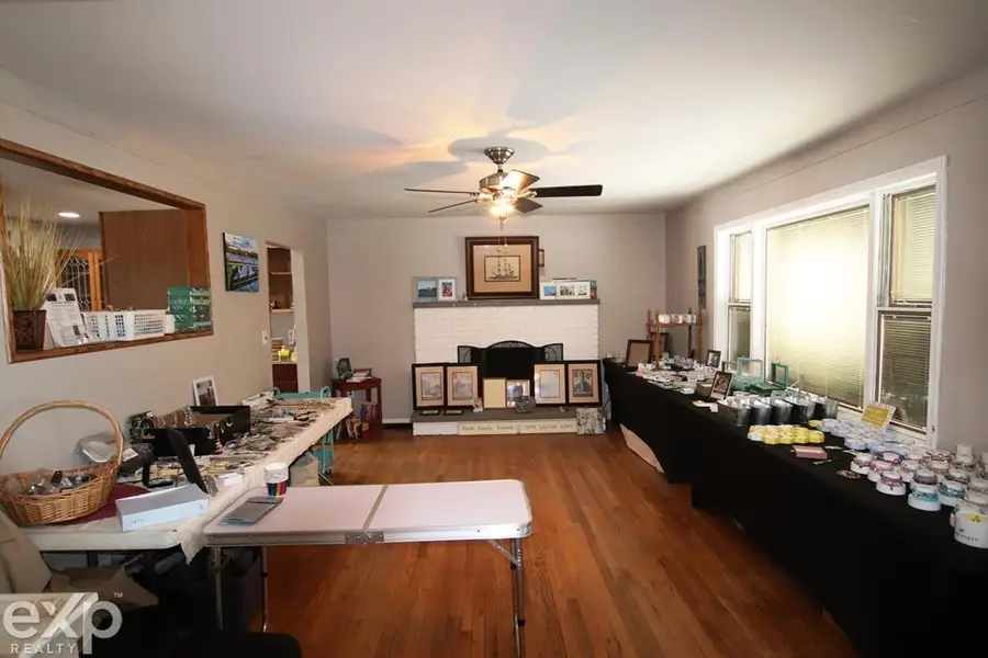 60 Riverside DR, Mount Clemens, MI 48043 - #3