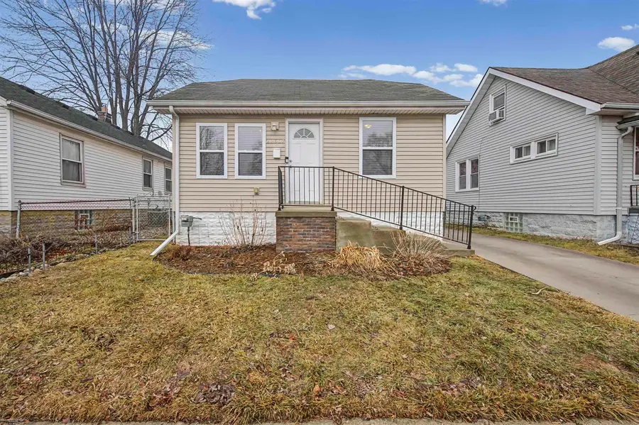 22607 Maxine ST, Saint Clair Shores, MI 48080 - #3