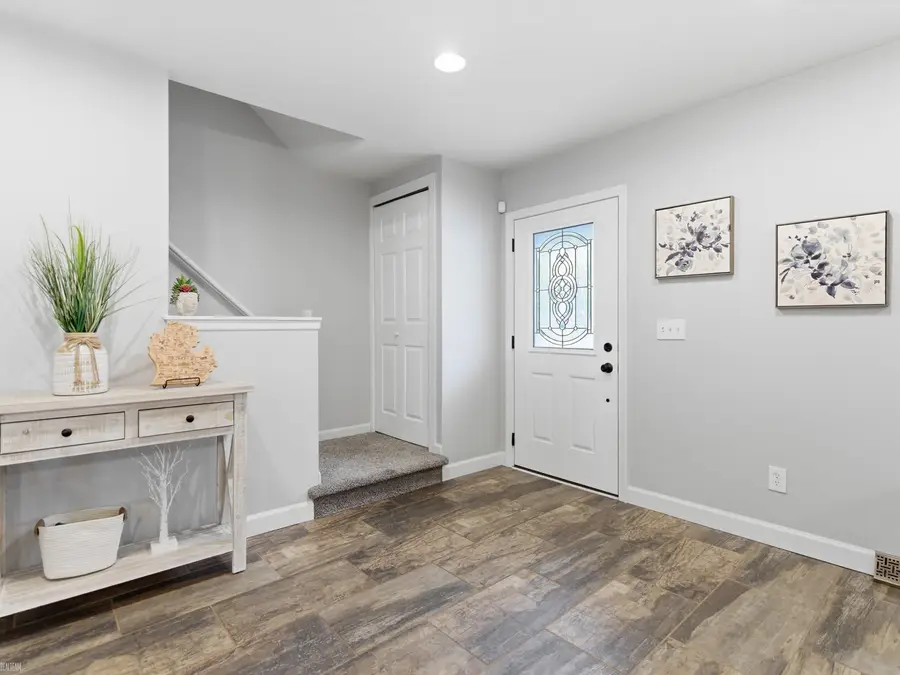 2923 Ravenglass RD, Waterford, MI 48329 - #3