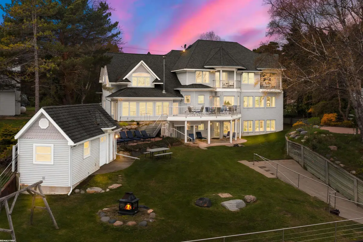 3864 Lakeshore RD, Deckerville, MI 48427 - #1