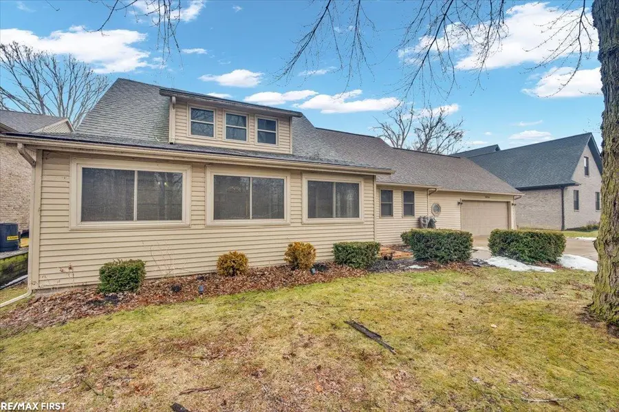 38750 Pineridge ST, Harrison Township, MI 48045 - #3