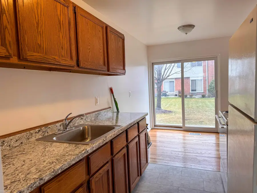 8653 Sterling ST, Center Line, MI 48015 - #2