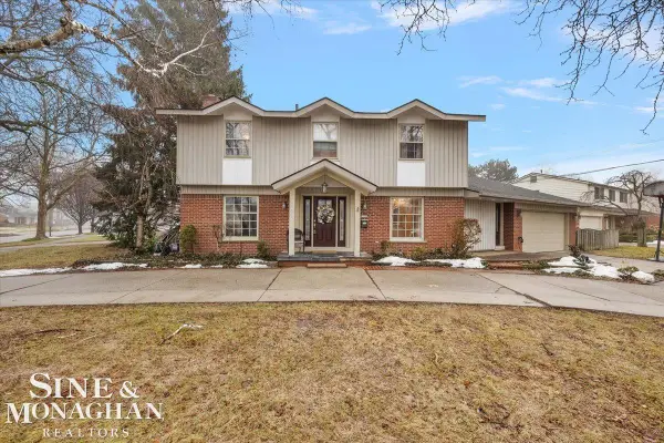 715 Pear Tree LN, GrossePointeWoods, MI 48236