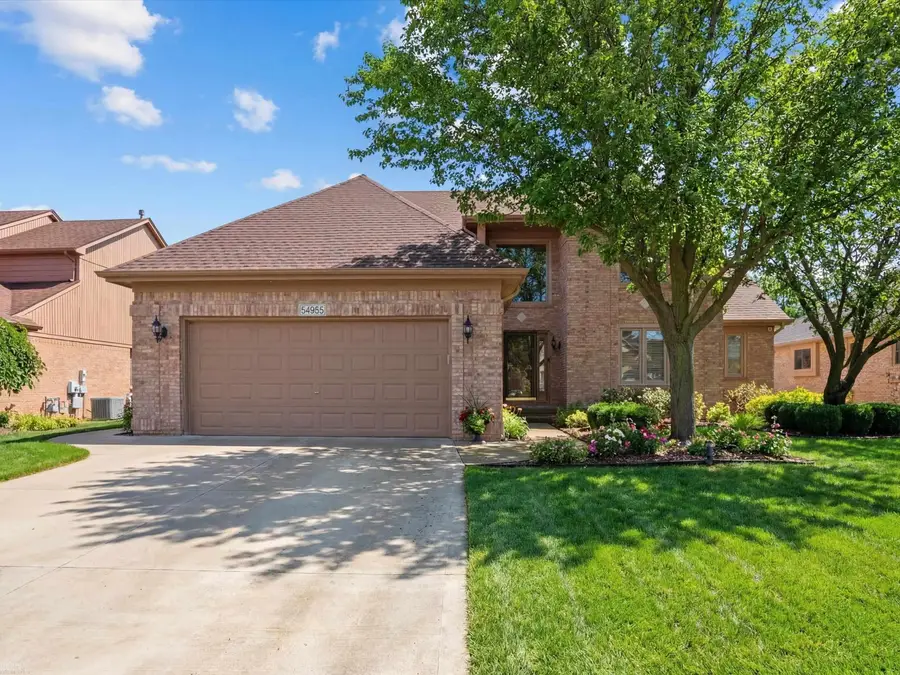 54582 Ashley Lauren DR, Macomb, MI 48042 - #2